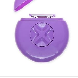 All in one portable razor